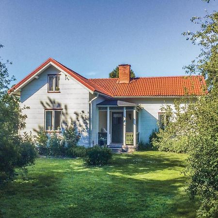 1 Bedroom Beautiful Home In Lidkoeping Sjövik Exterior foto